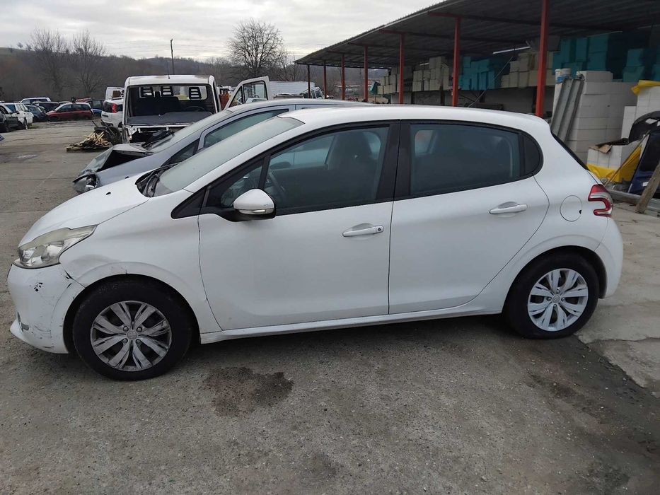 Peugeot 208 -1.4 дизел/68к.с./2014год-на части