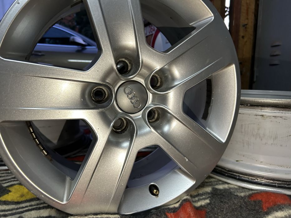 Jante Audi R16.
