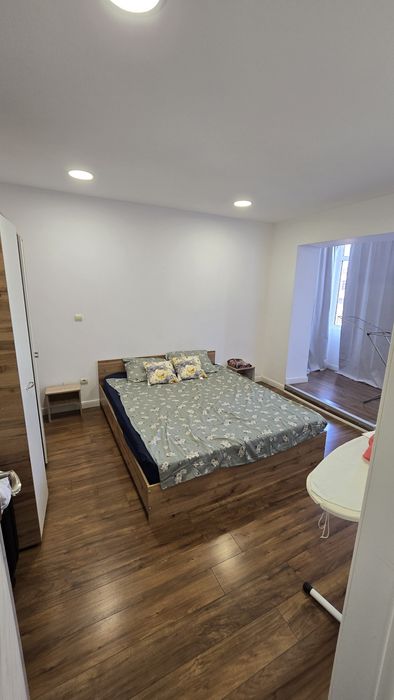 inchiriez apartament 4 camere