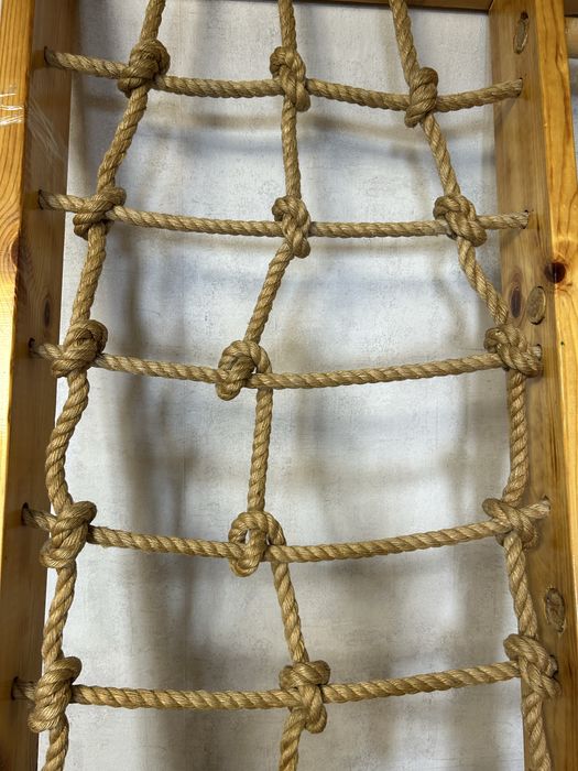 Деревянная шведская лестница