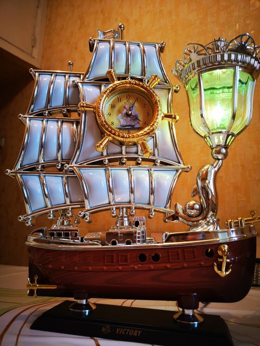 ПАРУСНИК. . Часы. Светильник.