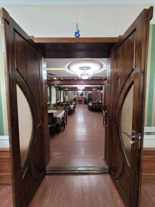 Узбекистанский кучасида жойлашган 275 кв.м тайор ресторан сотилади!