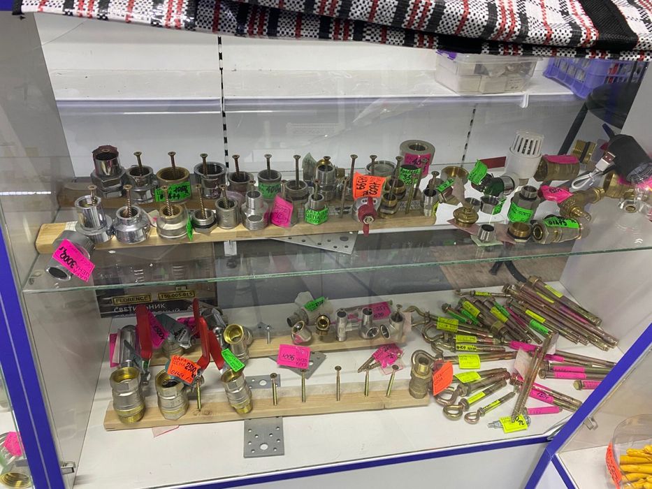 Продаю строй материалы срочно