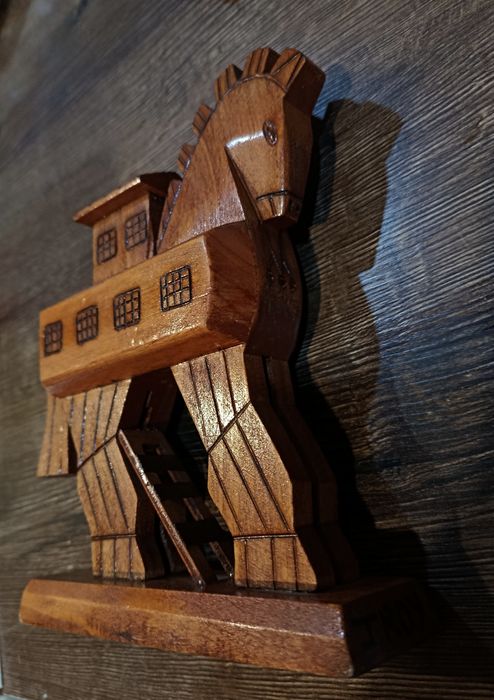 Сувенир из дерева