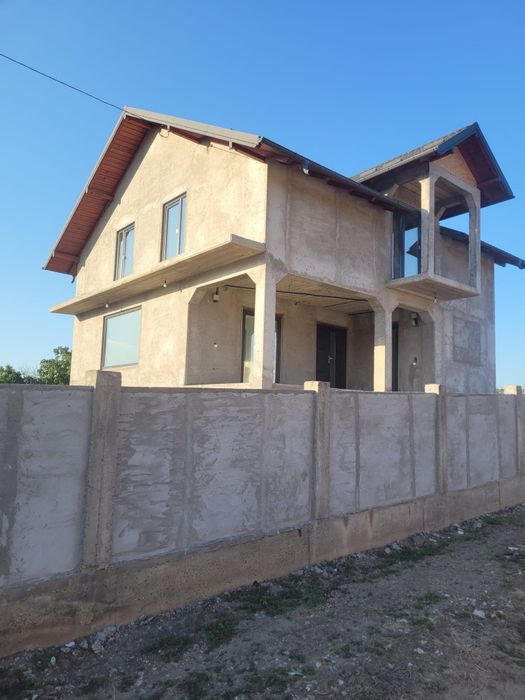 Vand casa subsol +parter+mansarda