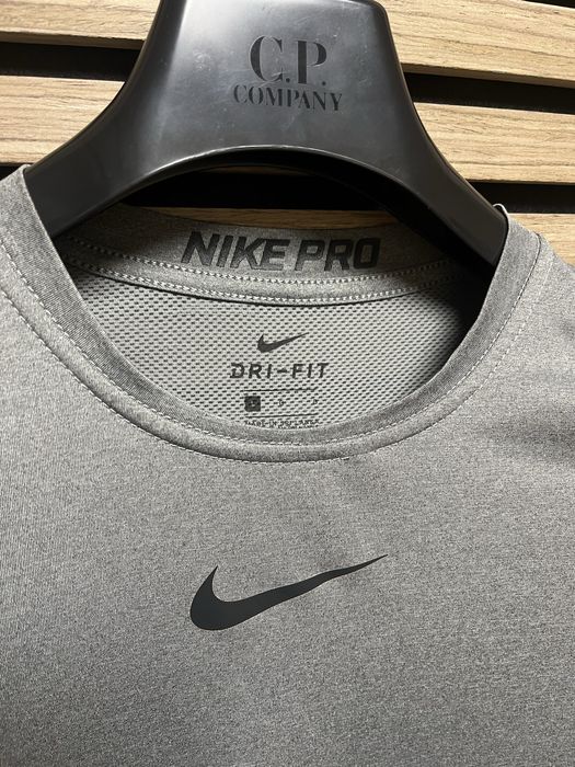 NIKE PRO Compression : Компресираща блуза размер М / Оригинал