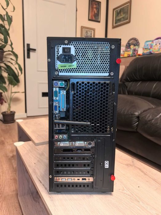 Настолен компютър ASUS , Intel I3, Quadro, 8gb ram , SSD