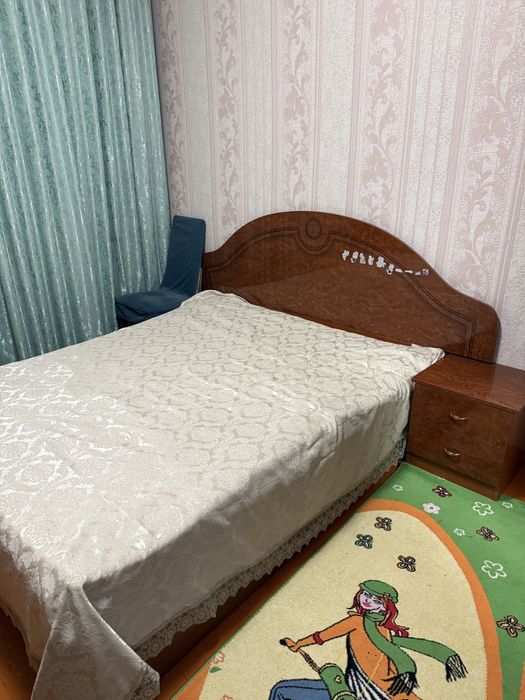Спальный гарнитур в хорошем состоянии из добротного дерева.