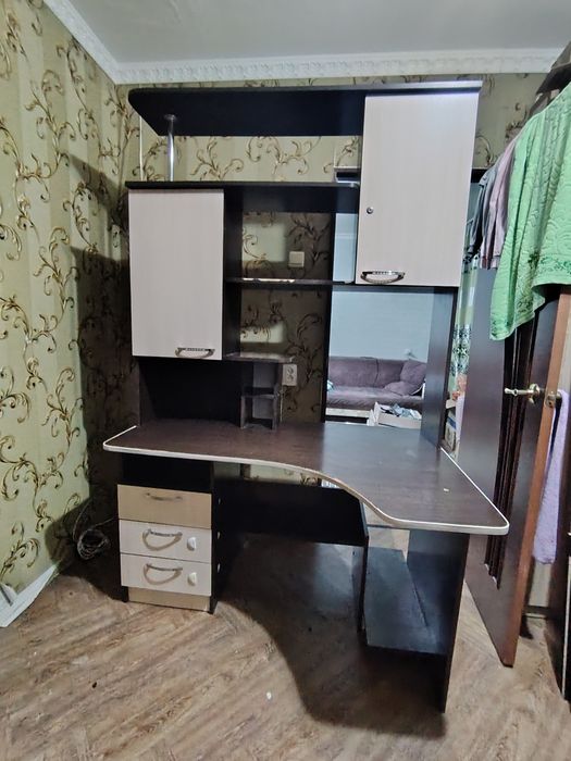 Продам компьютерный стол