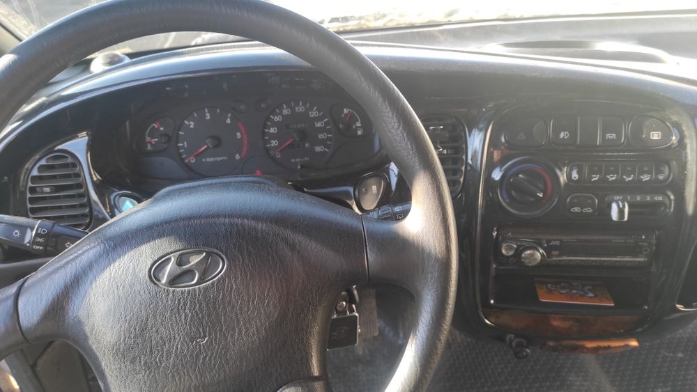 Продам машину хендай старекс