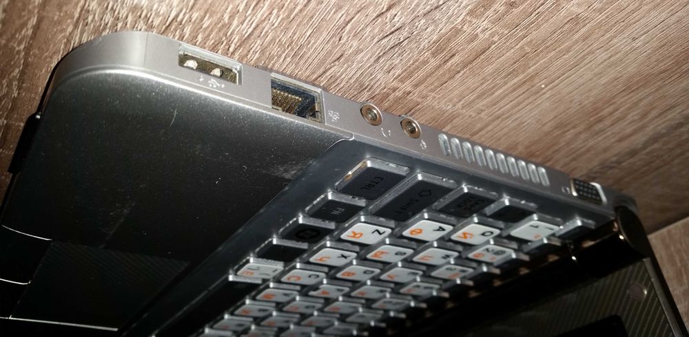 нетбук Toshiba +мышка в подарок