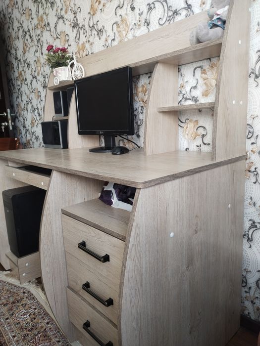 Стол компьютерный