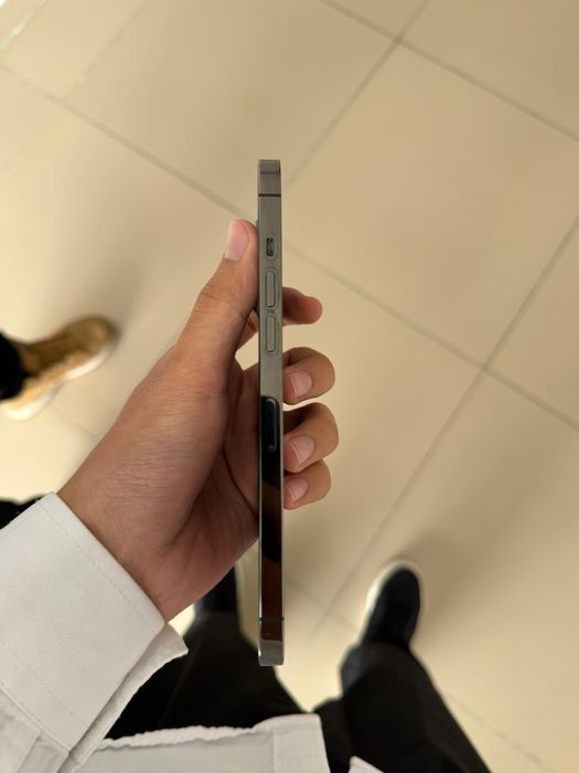 Продам Айфон 12про мах