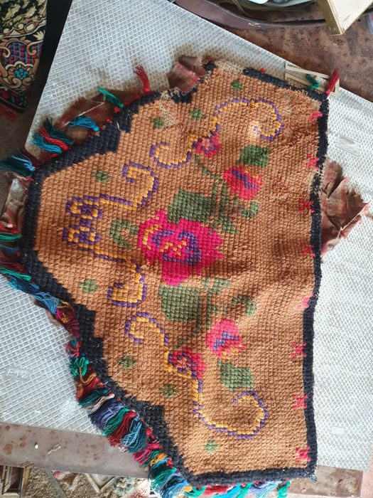 Diferite carpete făcute manual