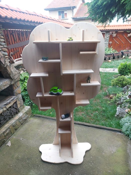 Дървено столче, масичка,етажерка