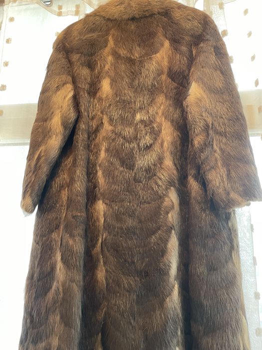 Palton maro trei sferturi cu blana naturala -stare buna, negociabil