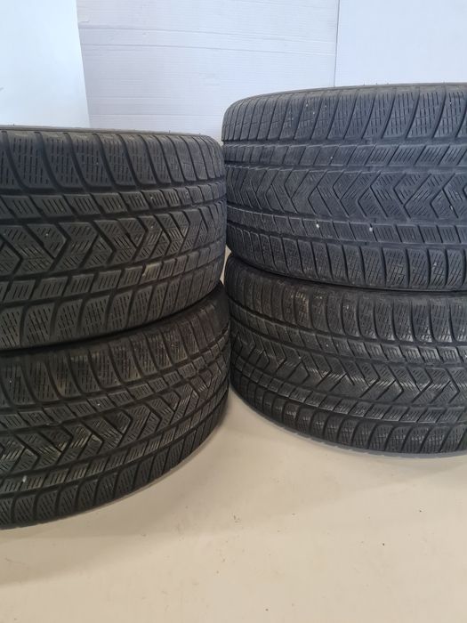 Set 4 cauciucuri 2 lățimi iarna 305/35R21 /275/40R21 Pirelli scorpion
