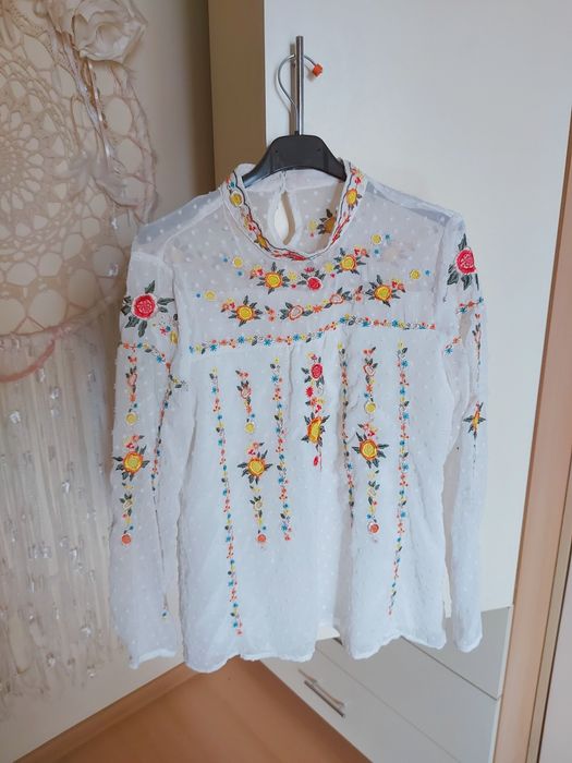 Блуза мотиви цветя