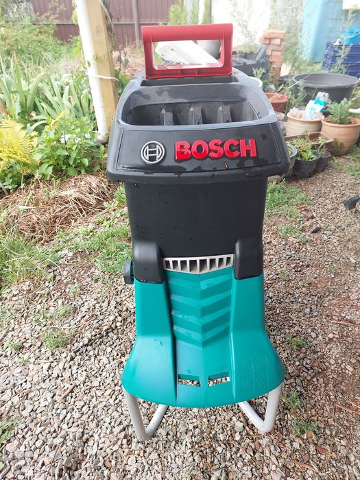 Садовый измельчитель Bosh AXT 25 TC