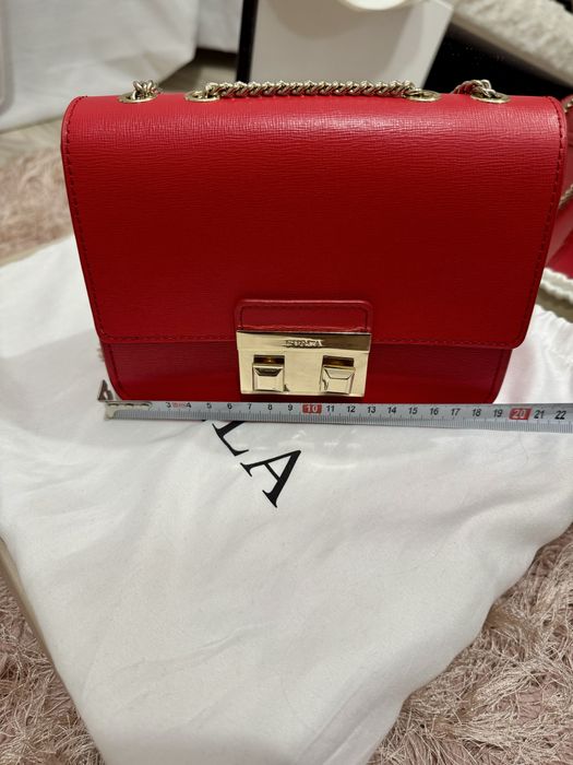 Geantă Furla Bella mini de umăr cu lant auriu rosie piele naturală