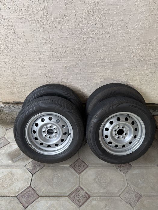 Продается летние шины с дисками