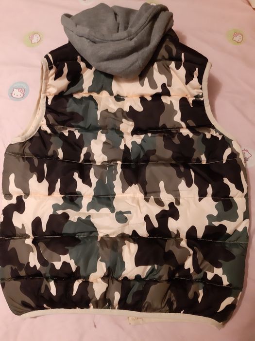 Vesta cu gluga M nou nouta