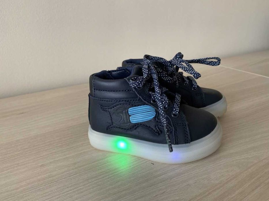 Светещи боти Clarks 20