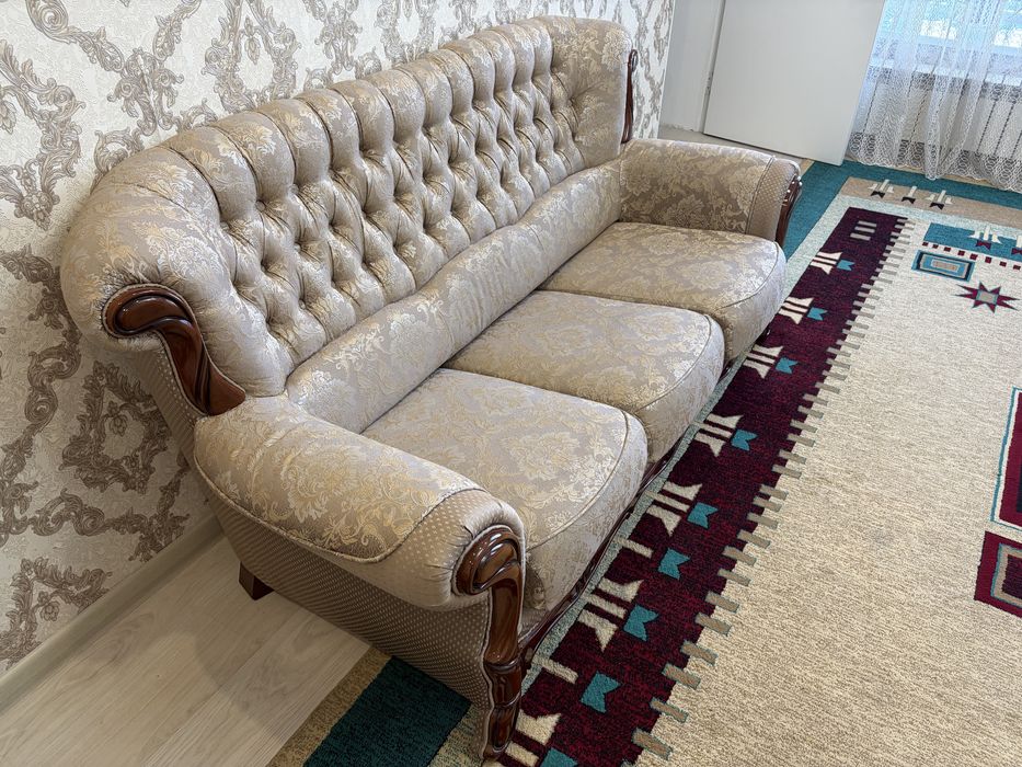 Продам комплект диванов