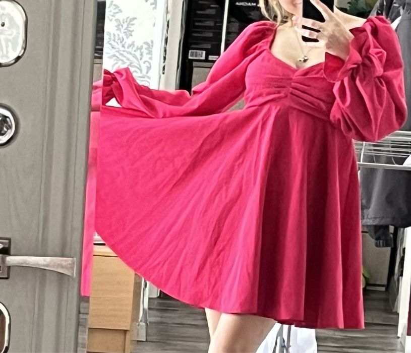 Платье фукси средней длины