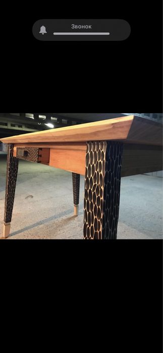 Барный стол из массива карагача с вырезными ножками