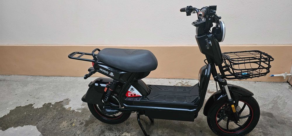 Мопет Hugo Motors