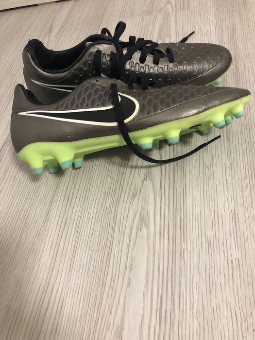Ghete de fotbal nike marimea 40 in conditii bune