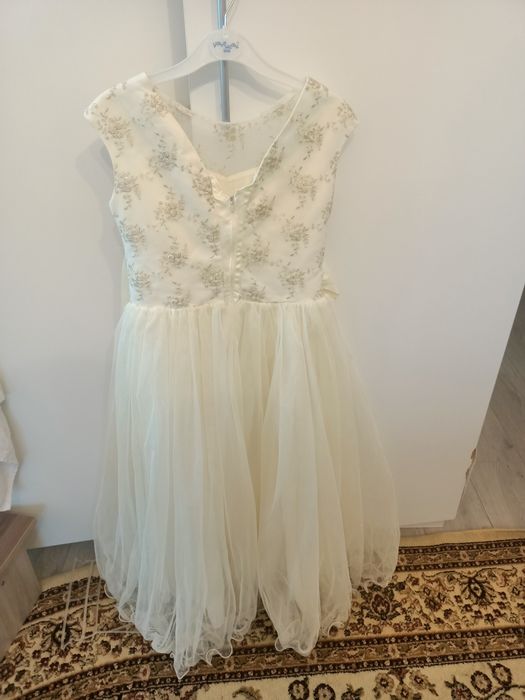 Продам платье пышное на девочку