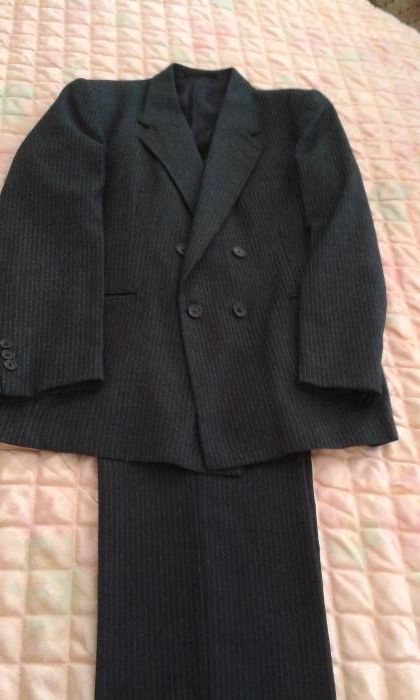 Стилен мъжки костюм
