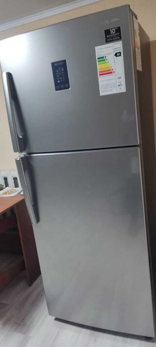Продам холодильник Самсунг ноу фрост