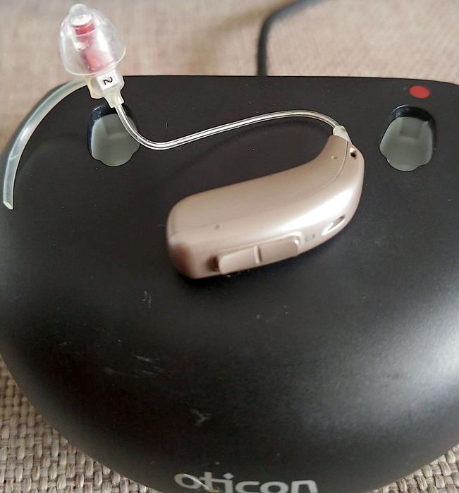 Oticon OPN S1 aparat auditiv cu stație de încărcare