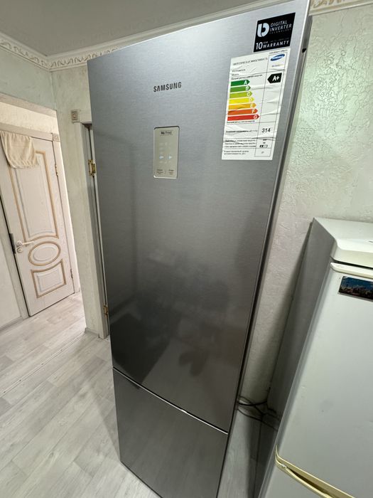 Холодильник Samsung