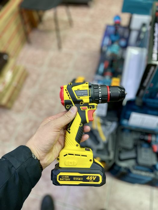 аккумуляторный шуруповерт, дрель