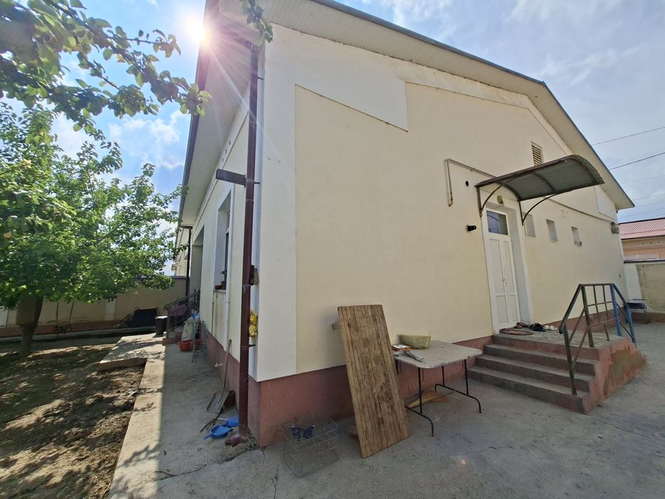 Uy , hovli sotiladi, srochniy Jizzax shahar