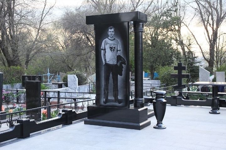 Памятники из качественного гранита, индивидуальный дизайн