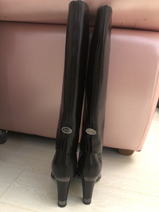 Продам демисизонные модные сапоги 35-й размер