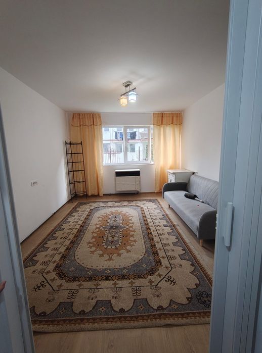 Închiriez garsonieră