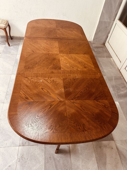 Разтегателна дъбова трапезна маса с падащи плотове