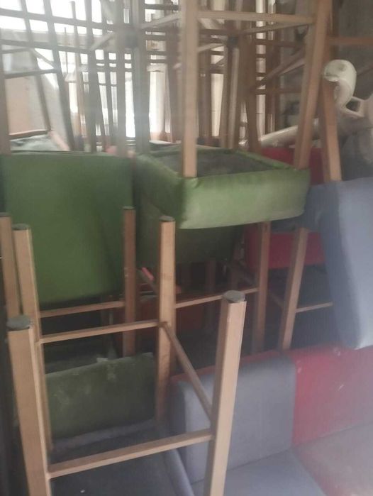 Стол и стулья комплекте