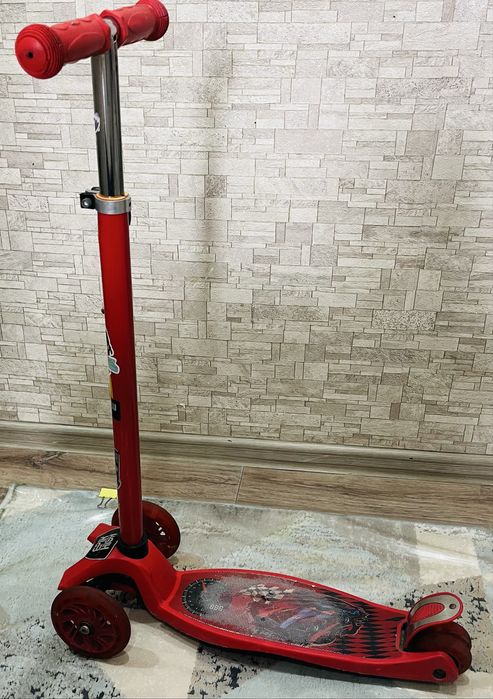 Самокат детский .