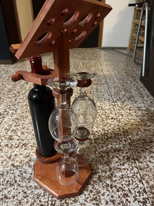 Подарък сет за вино, дървена стойка + подарък