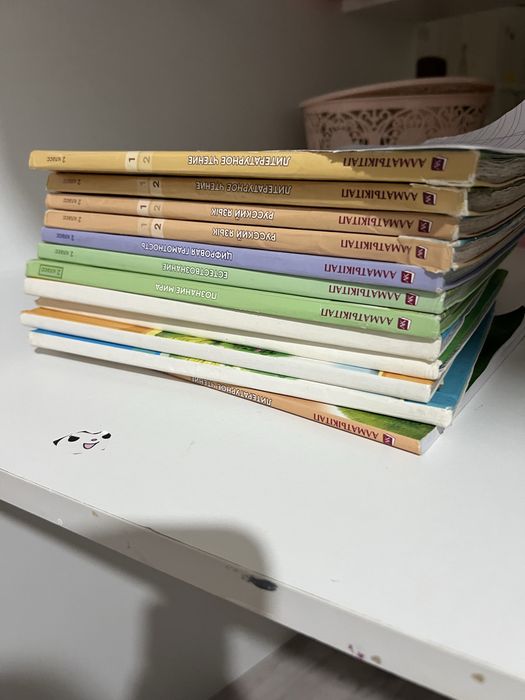 Продам книги 2 класс в хорошем состоянии