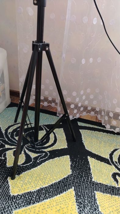 Продам кольцевую  лампу