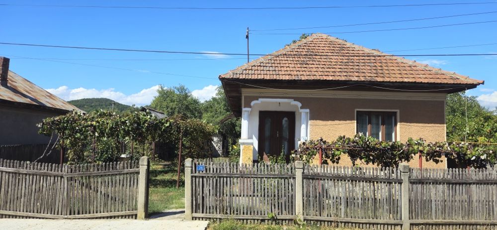 Proprietar- Vând casă din cărămidă în Ceauru (Bălești)- 78mp, teren 816mp, utilități complete. 70000 €