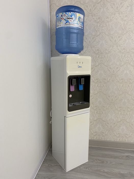 Кулер для воды холодная и горячая